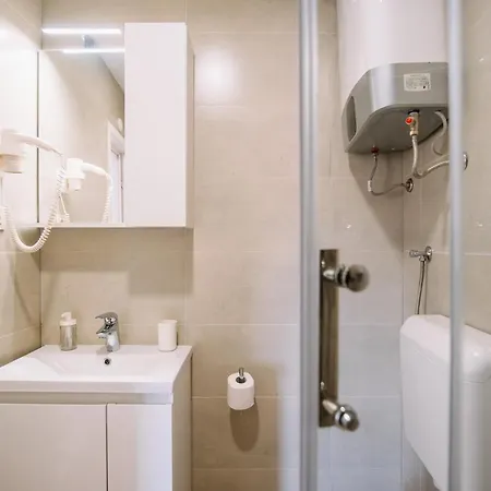 아파트 Art Deco Walls By Duhomes 두브로브니크