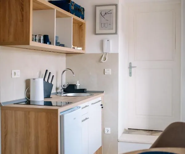 Appartement Art Deco Walls By Duhomes