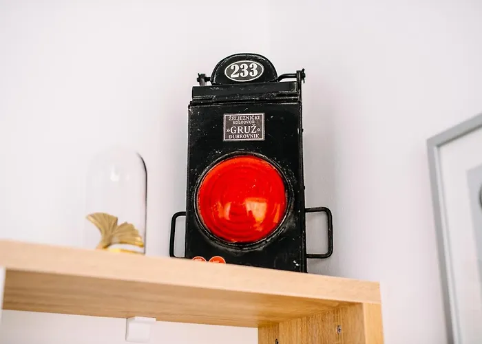 Appartement Art Deco Walls By Duhomes