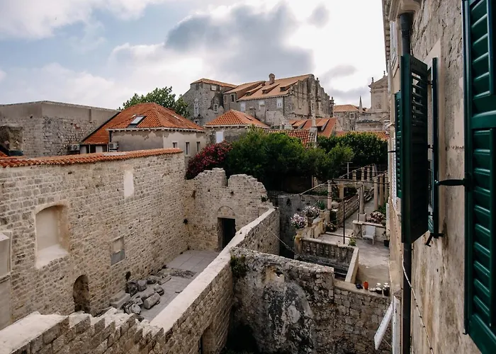 Appartement Art Deco Walls By Duhomes