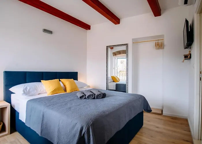 Art Deco Walls By Duhomes