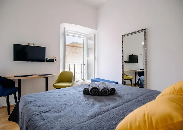 Appartement Art Deco Walls By Duhomes