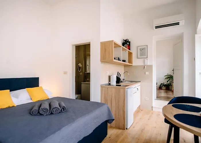 Appartement Art Deco Walls By Duhomes