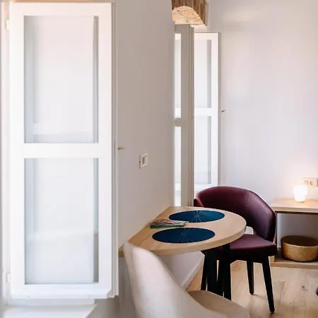 Art Deco Walls By Duhomes 아파트 *